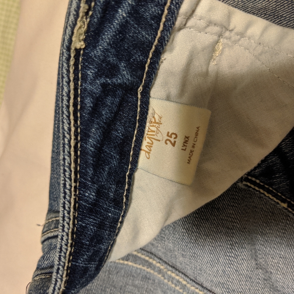 Jeans - Picture 2 of 3